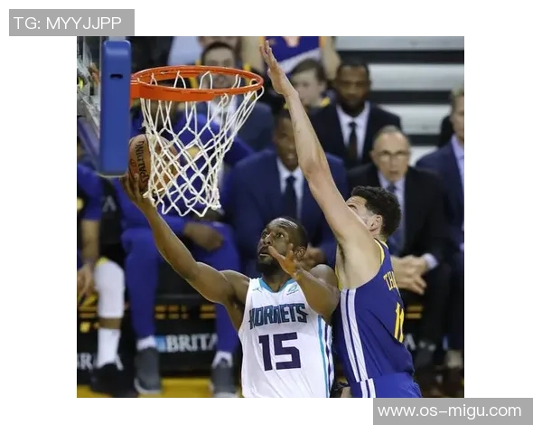 勇士与黄蜂激战正酣现场直播全程回顾精彩瞬间与赛况分析